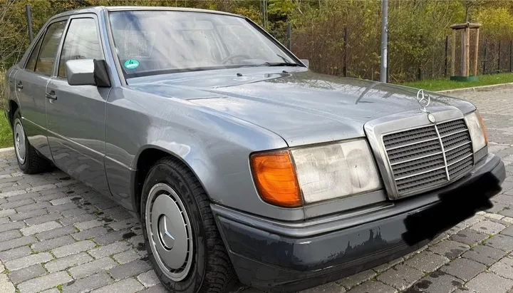 Mercedes-Benz 230