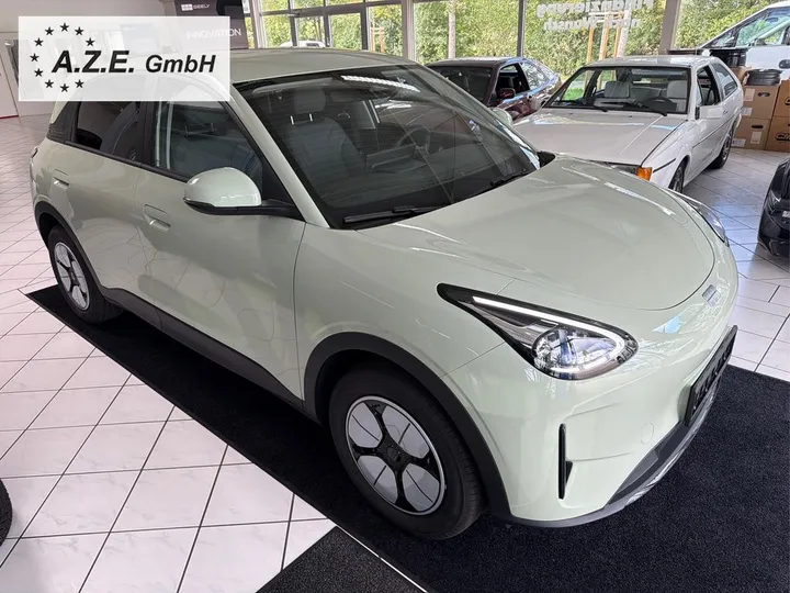 Geely E2