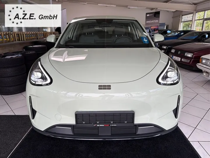Geely E2
