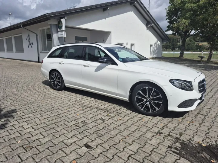 Mercedes-Benz E 220