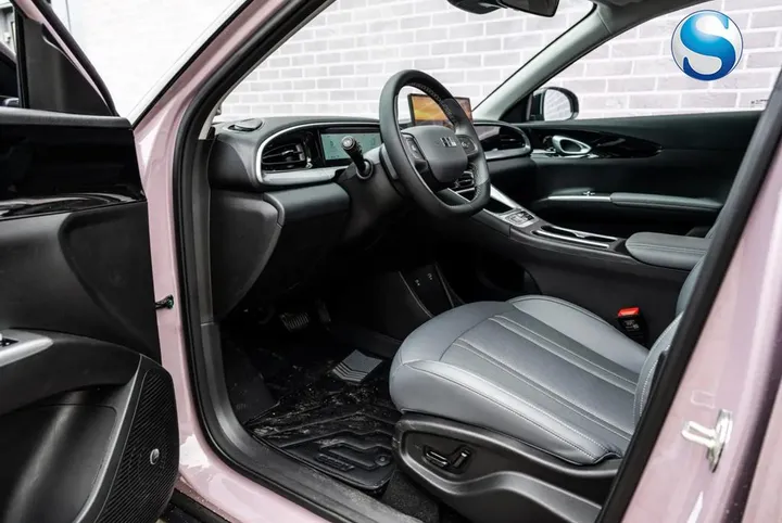 Geely E2