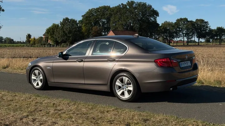 BMW 523