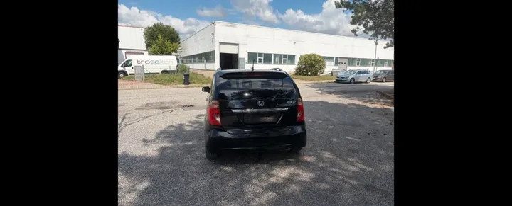 Honda FR-V
