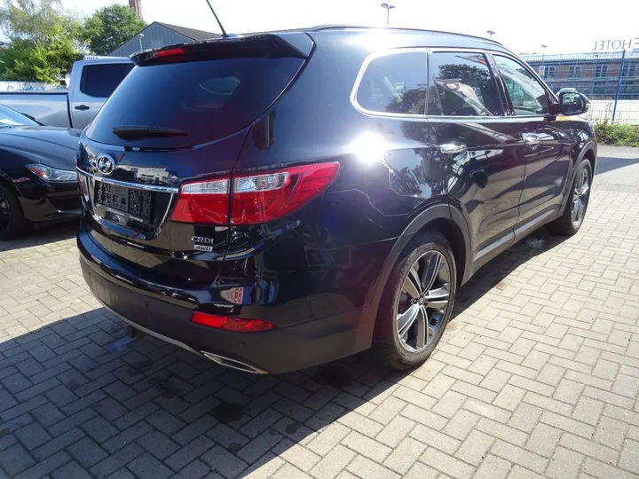 Hyundai Grand Santa Fe