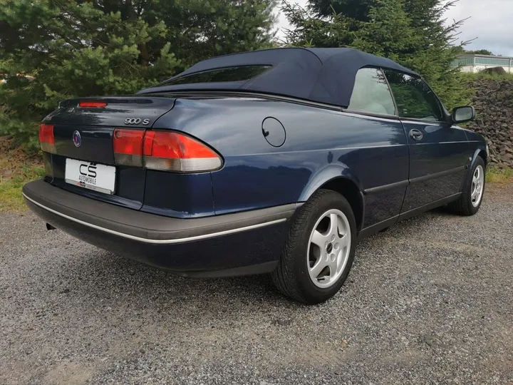 Saab 900