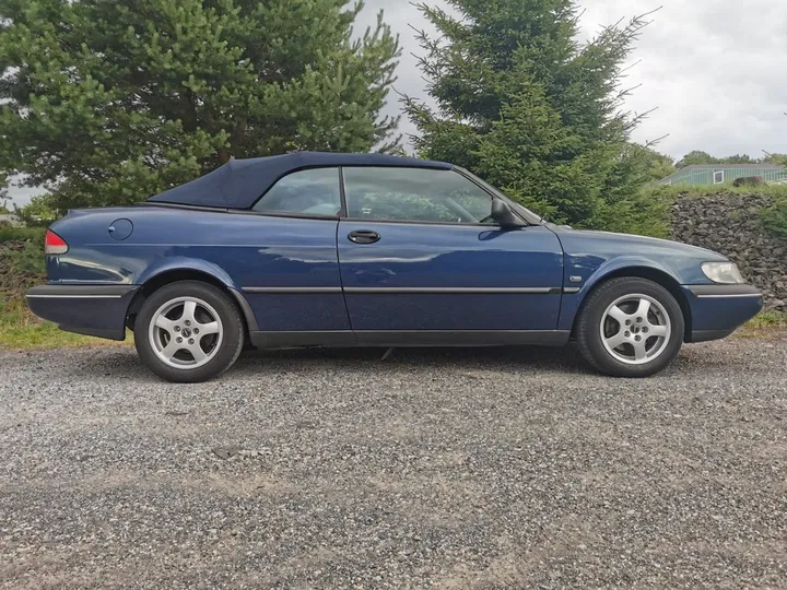 Saab 900