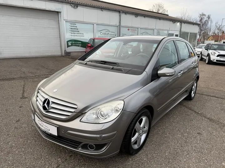 Mercedes-Benz B 200