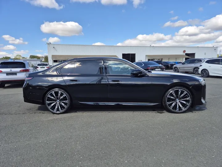 BMW i7