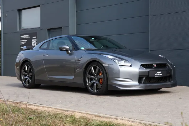 Nissan GT-R