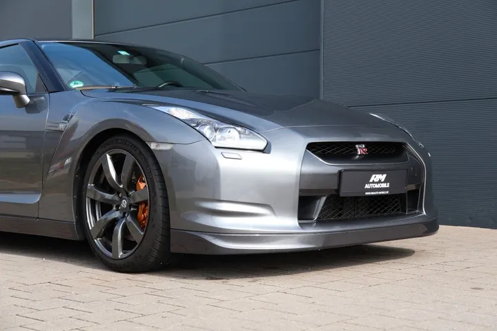 Nissan GT-R
