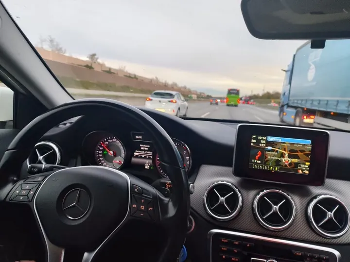 Mercedes-Benz GLA 220
