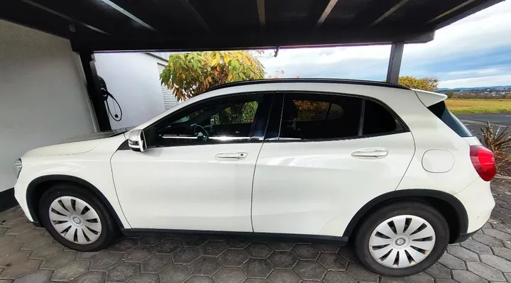 Mercedes-Benz GLA 220