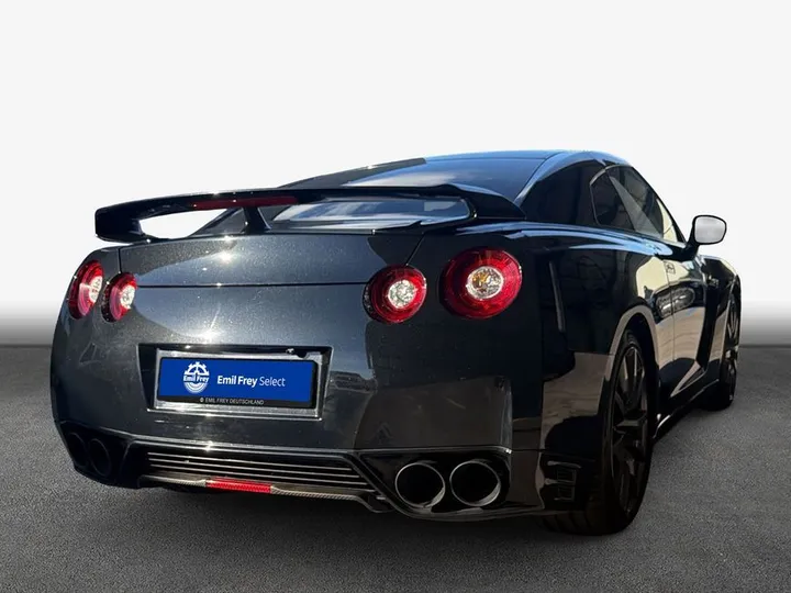 Nissan GT-R