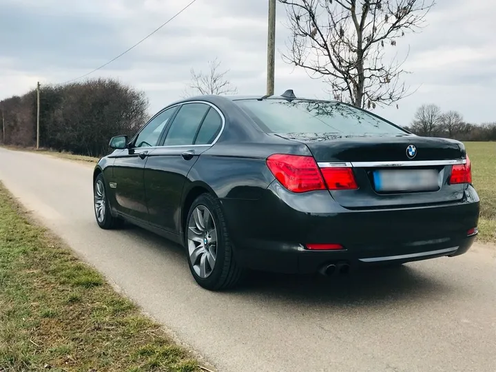 BMW 730
