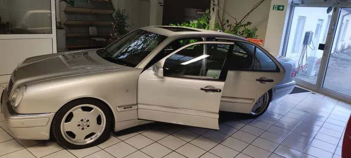 Mercedes-Benz E 55 AMG