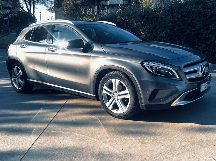 Mercedes-Benz GLA 200