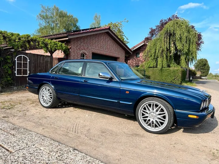 Jaguar XJ