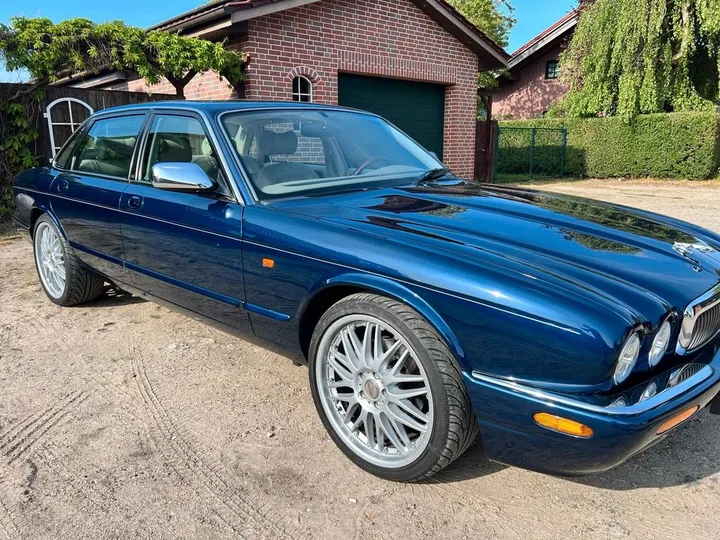Jaguar XJ