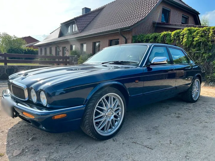 Jaguar XJ
