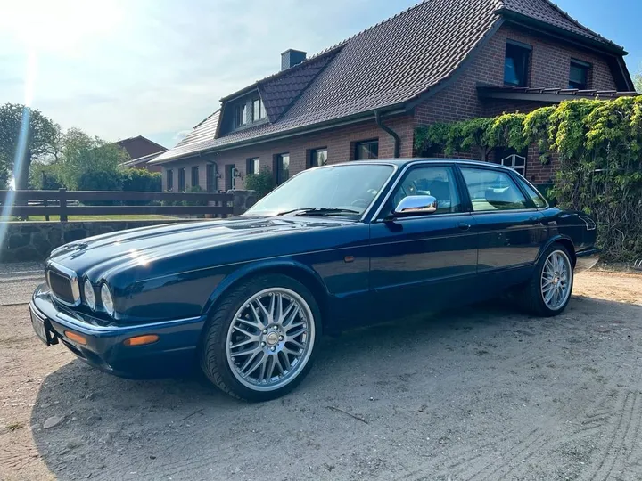 Jaguar XJ