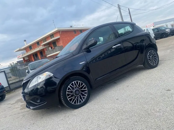 Lancia Ypsilon