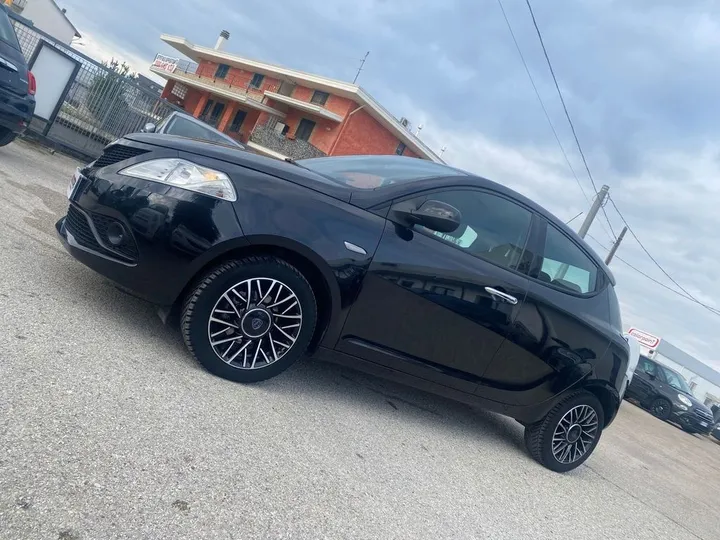 Lancia Ypsilon