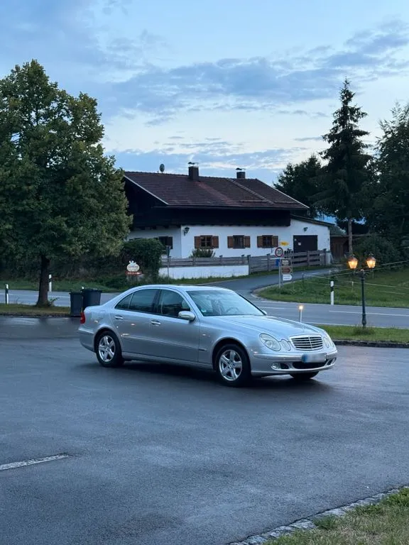 Mercedes-Benz E 320