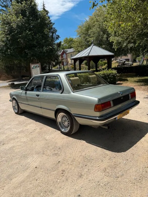 BMW 320