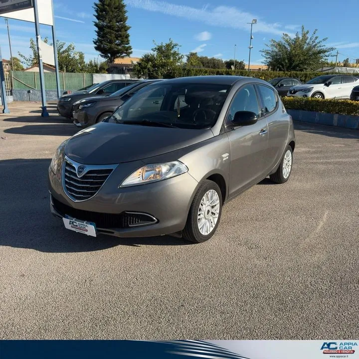 Lancia Ypsilon