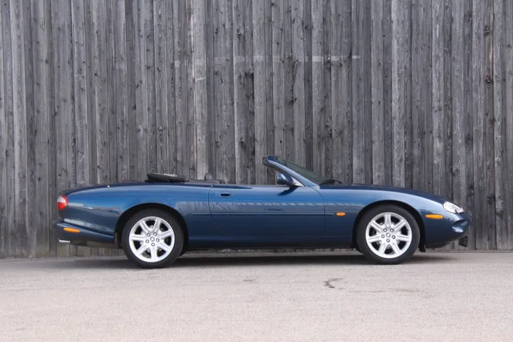 Jaguar XK8