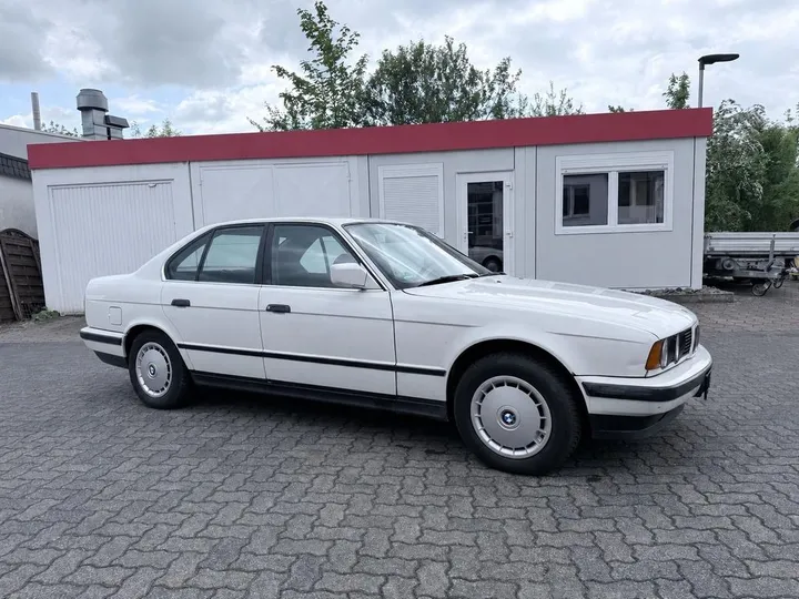 BMW 525