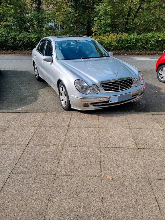 Mercedes-Benz E 220