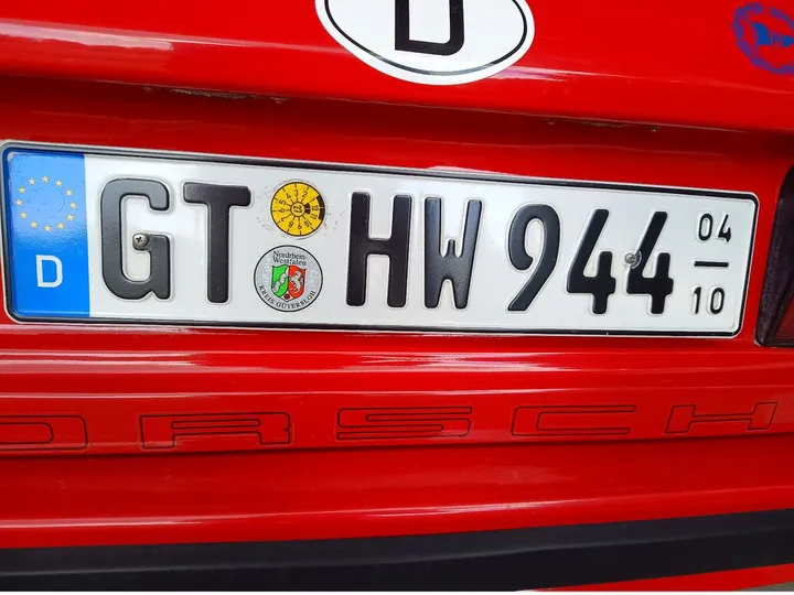 Porsche 944
