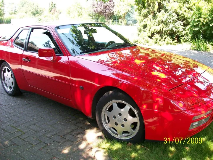 Porsche 944