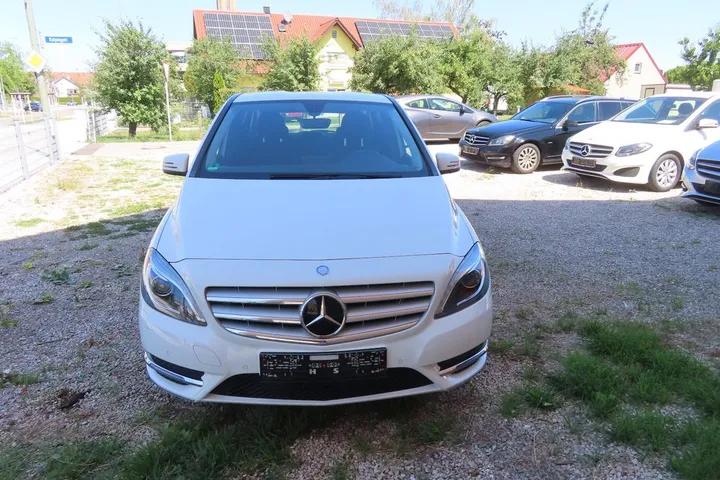 Mercedes-Benz B 180