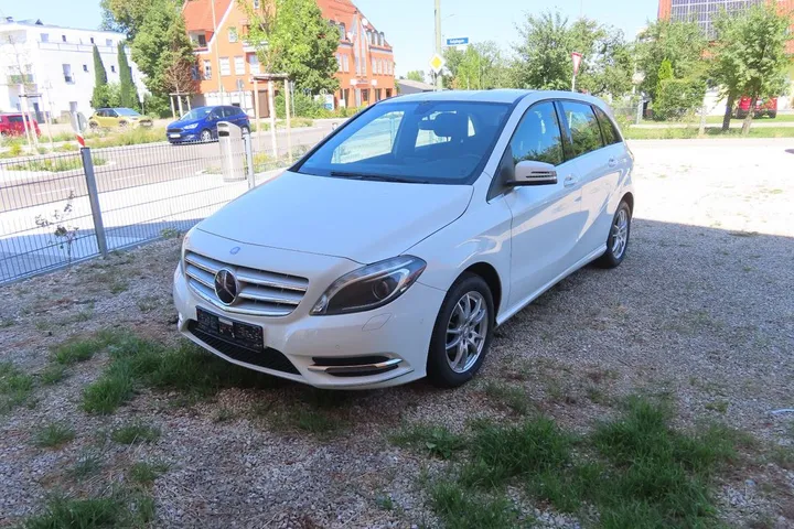 Mercedes-Benz B 180