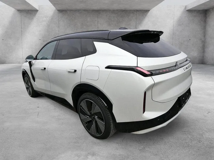 Lynk&Co 08