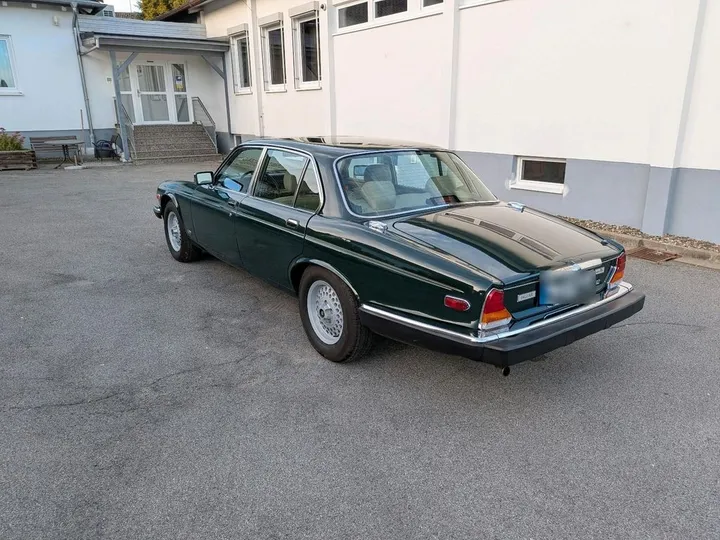 Jaguar XJ12