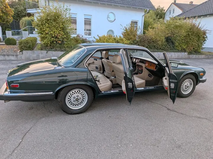 Jaguar XJ12