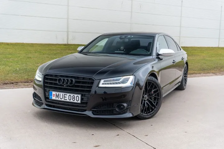 Audi S8