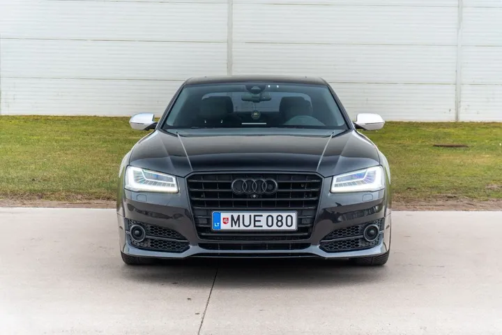 Audi S8