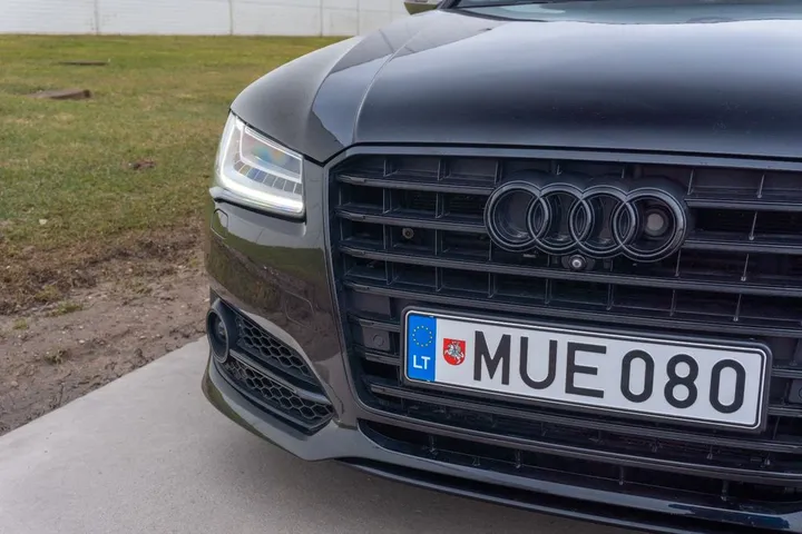 Audi S8