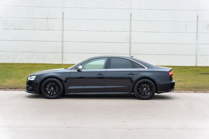 Audi S8