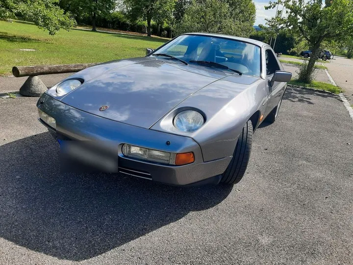Porsche 928