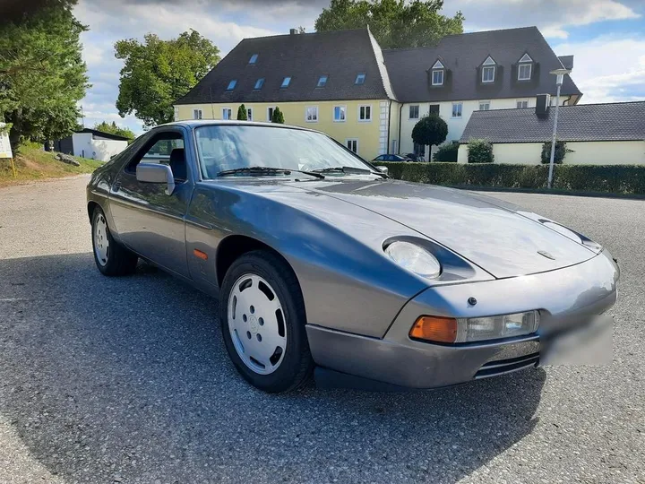 Porsche 928