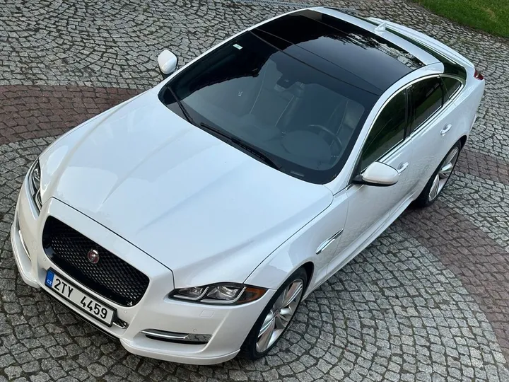 Jaguar XJ