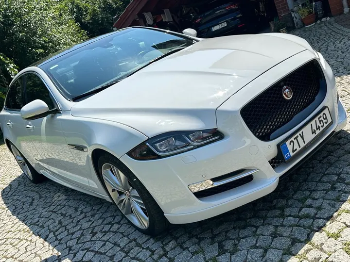 Jaguar XJ