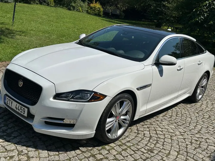 Jaguar XJ
