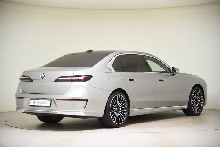 BMW 740