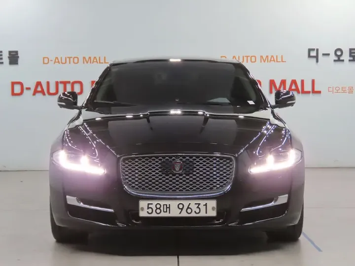 Jaguar XJ